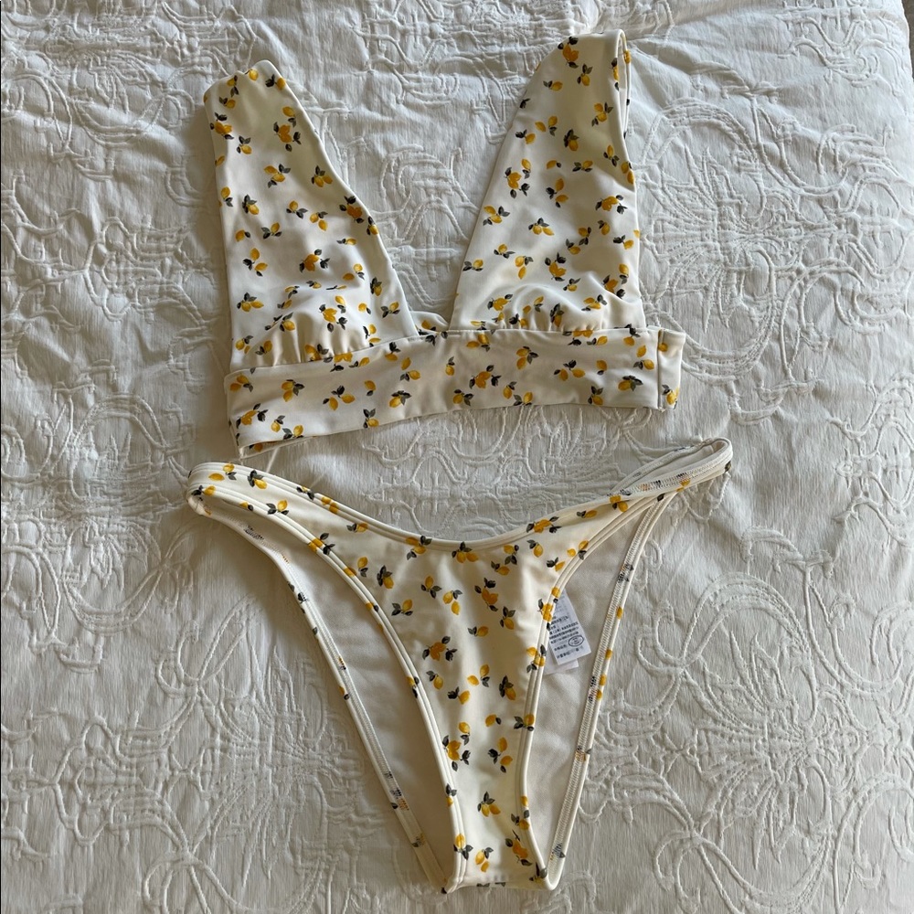Lemon bikini